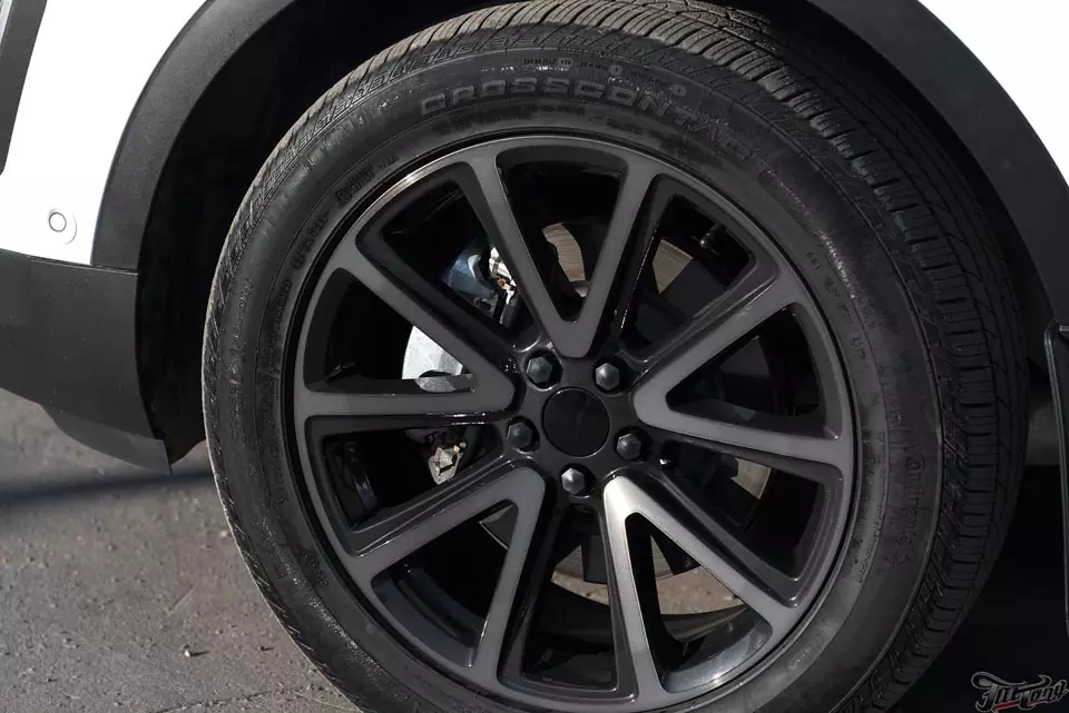 Ford Explorer. Удаление хрома и окрас в черный глянец.